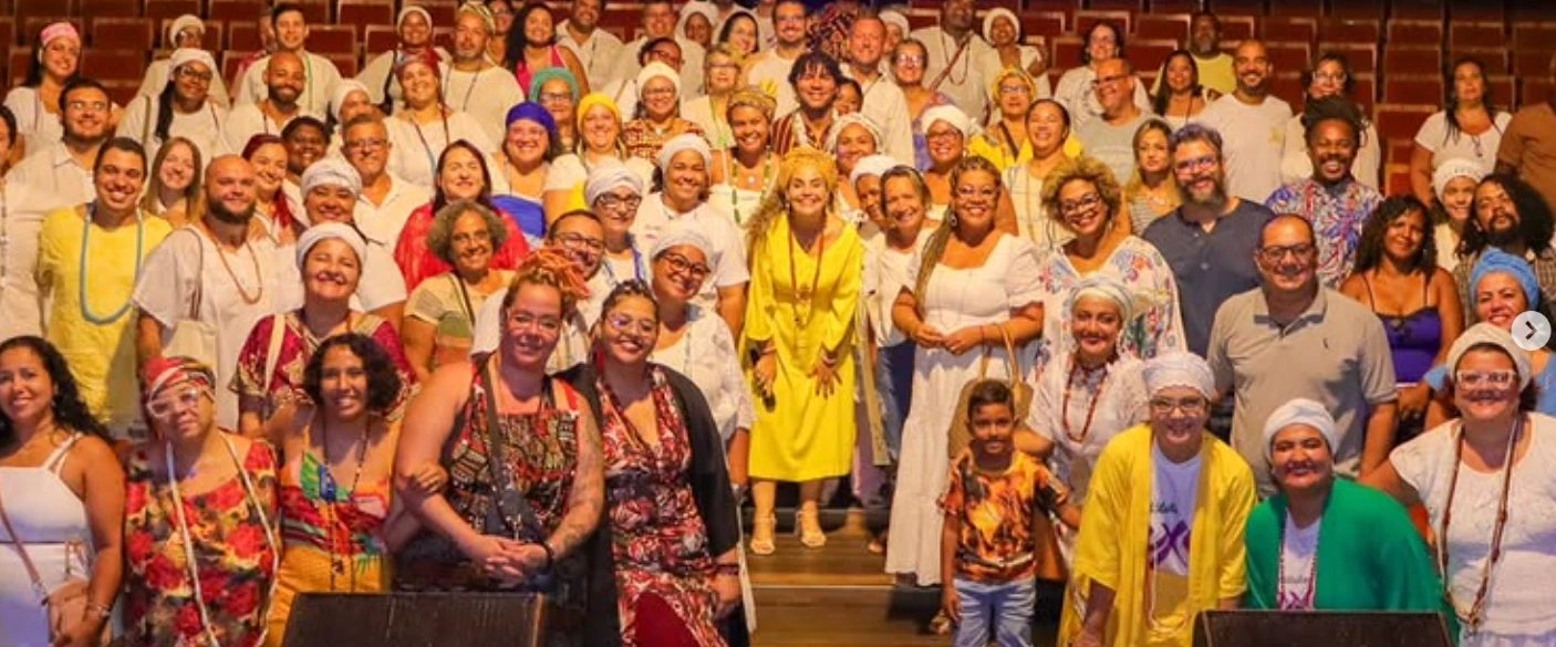 Rede de lideranças reunida com Mãe Manu