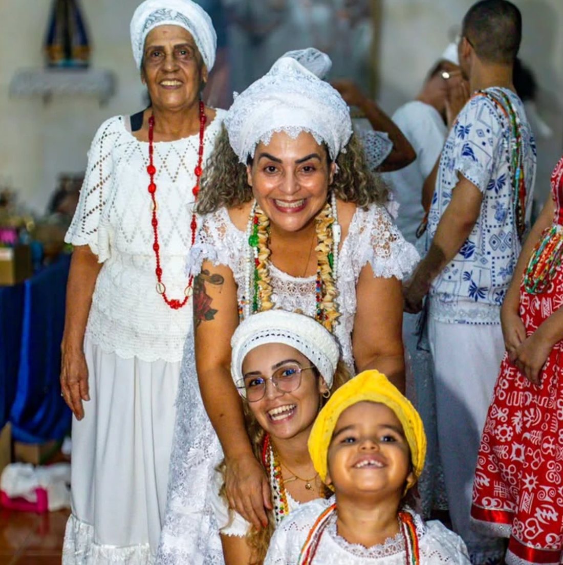 Mizé, Mãe Manu, Rebeca e Catarina — quatro gerações no terreiro